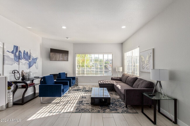 Building Photo - 1413 W Coral Reef Dr