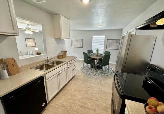 Building Photo - Beautifully remodeled 3 bed 1.5 bath in the desirable subdivision of Woodstone