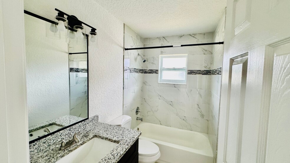 Building Photo - 225 Rail Ave