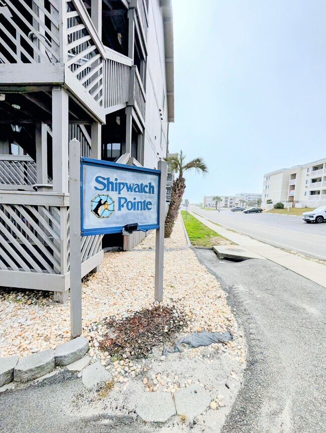 Building Photo - Long Term Rental, Walking Distance to Myrtle Beach!