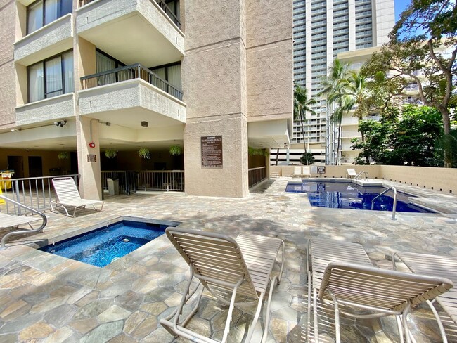 Building Photo - Waikiki Fully-Furnished 2 Bed, 2 Bath, 1 P...