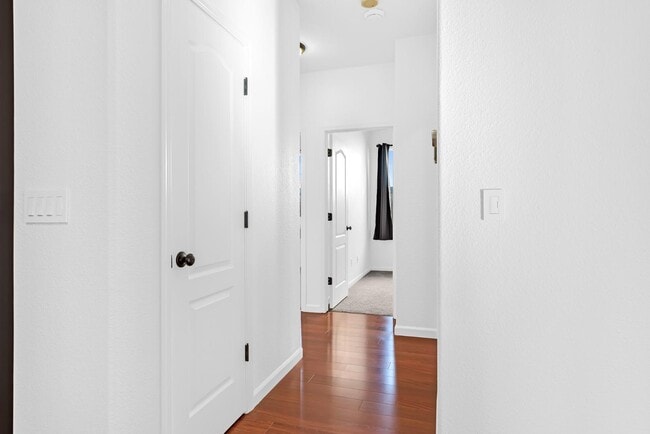 Building Photo - 533 Channel Ct