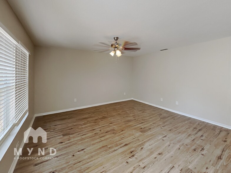 Building Photo - 3608 E 38th Ave