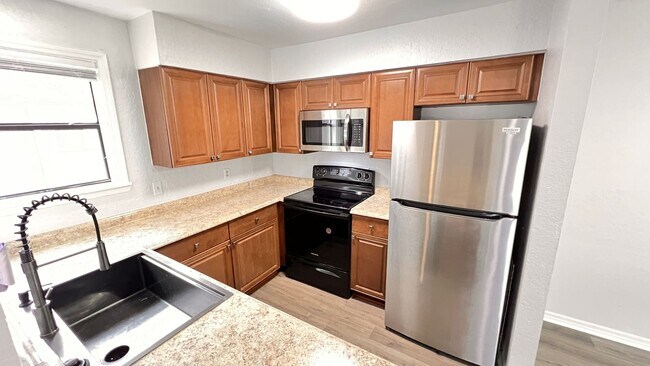 Building Photo - Unlock Your Perfect Winter Park Retreat: F...