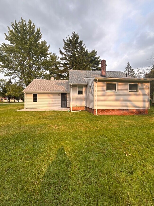 Building Photo - 4684 Green Rd