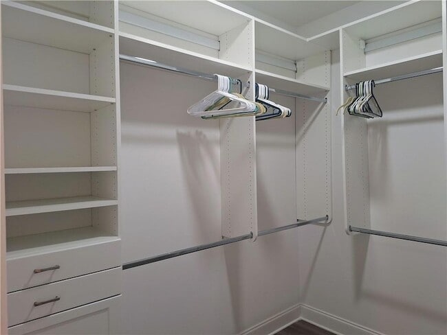 Building Photo - 341 Alan Cir