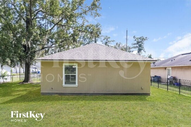 Building Photo - 7927 Jasper Ave