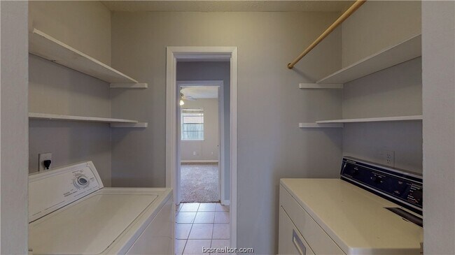 Building Photo - 1107 Braeswood Dr