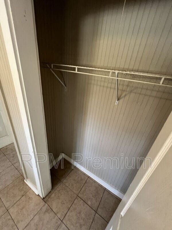 Building Photo - 5863 Denova St