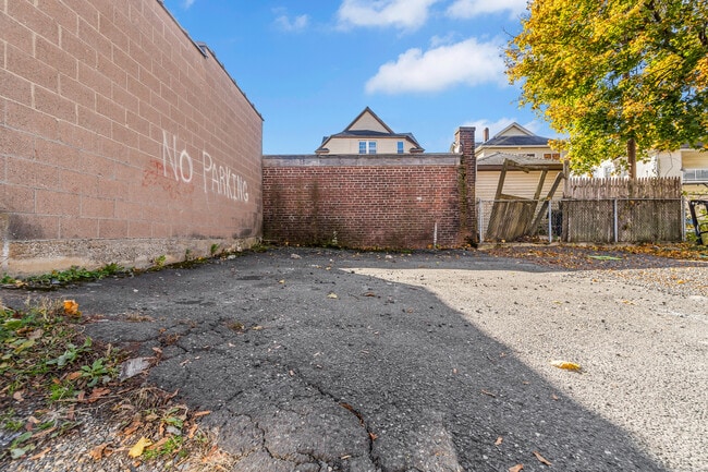 Building Photo - 236 Wood St