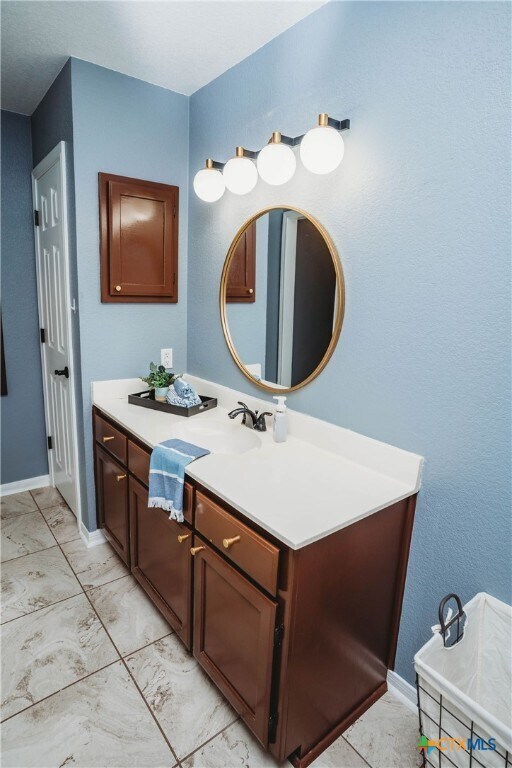 Building Photo - 3904 Split Oak Dr