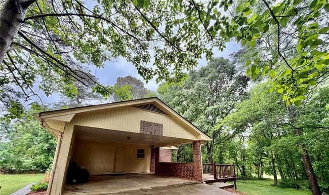 Building Photo - 665 Arnold Rd