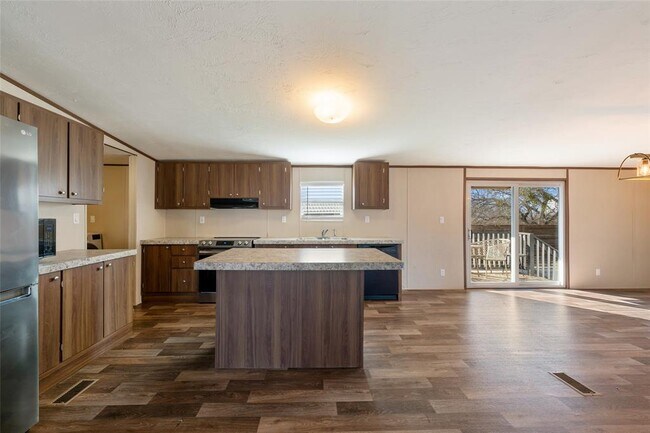 Building Photo - 624 S Old Stagecoach Rd