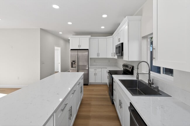 Building Photo - 8090 Flanders Dr