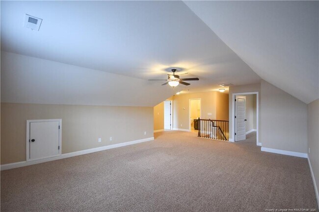 Building Photo - 124 Summer Creek Ln