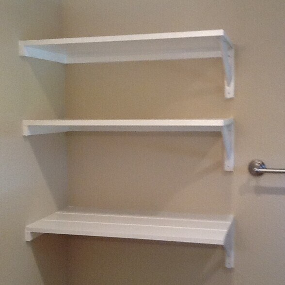 Extra shelving in bathroom 2. - 429 W 2nd St