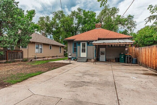 Building Photo - Victorian Home Downtown! 6 - Month Leases ...