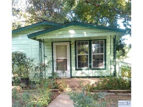 Building Photo - San Marcos Home Minutes From Downtown