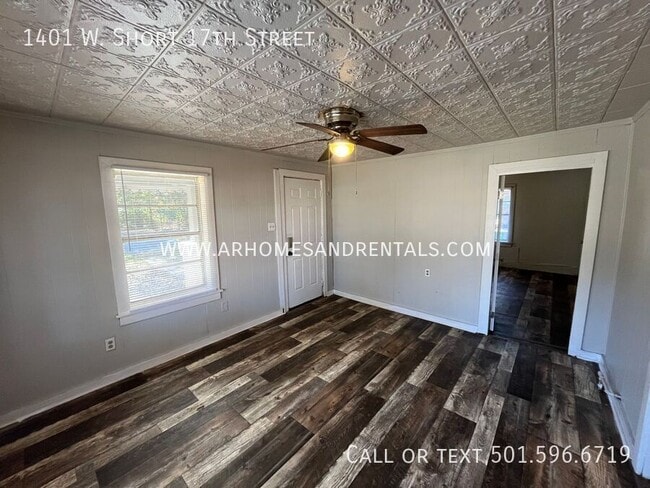 Building Photo - 1401 W Short 17th St