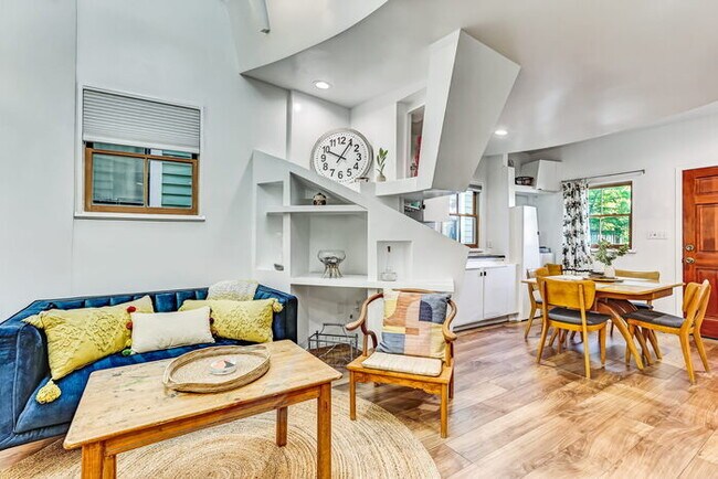 Building Photo - Design on Duffy