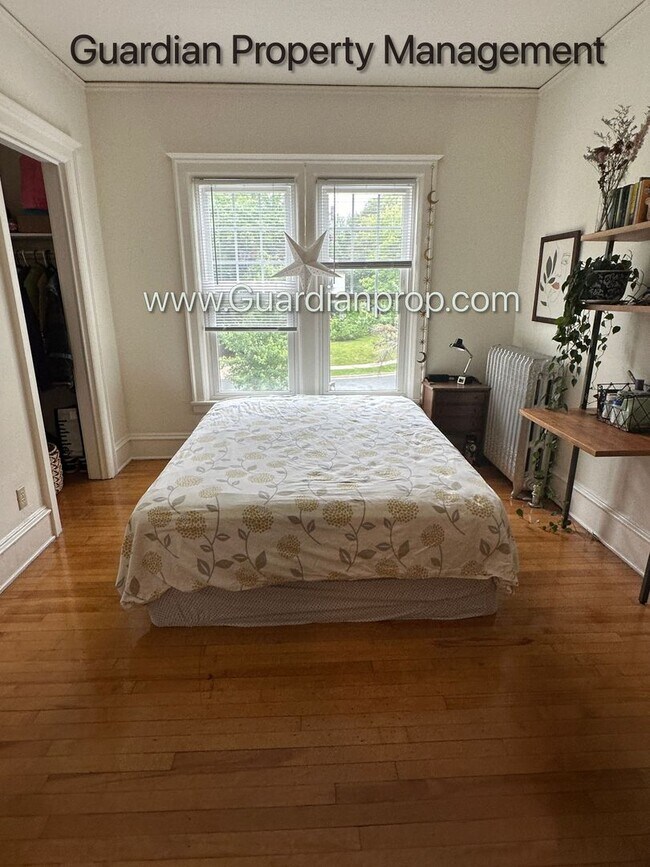Building Photo - Spacious Prospect Park Upper Level, Sun Ro...