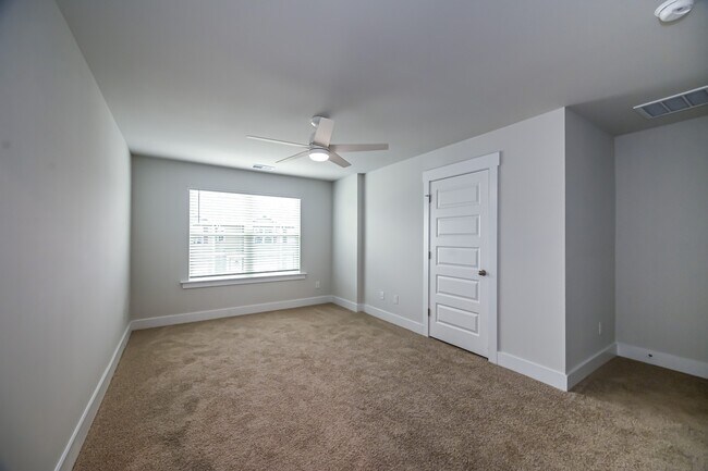 Building Photo - 103 S Grassland Rd