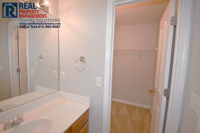 Building Photo - Adorable 2BR/2.5BA townhome in Murfreesboro, close to I-24!