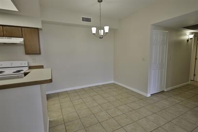 Building Photo - $500 move-in credit!!  Summertree Condos