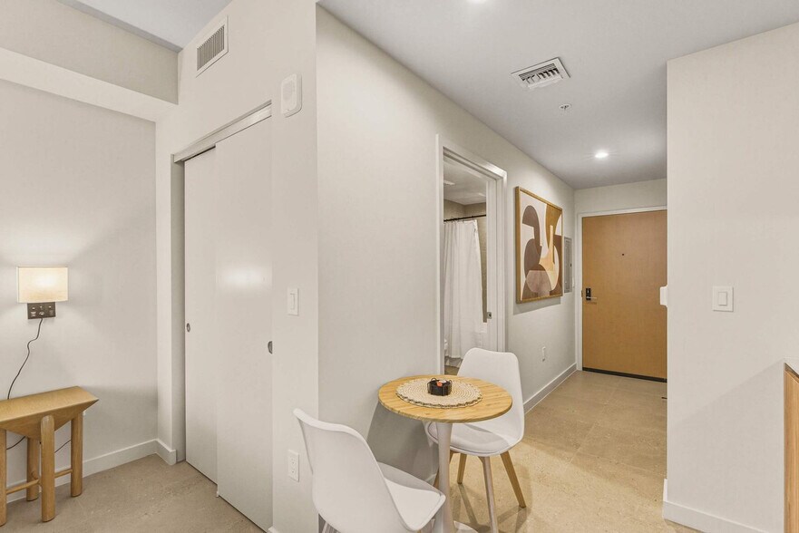 Building Photo - 11 NE 6th St