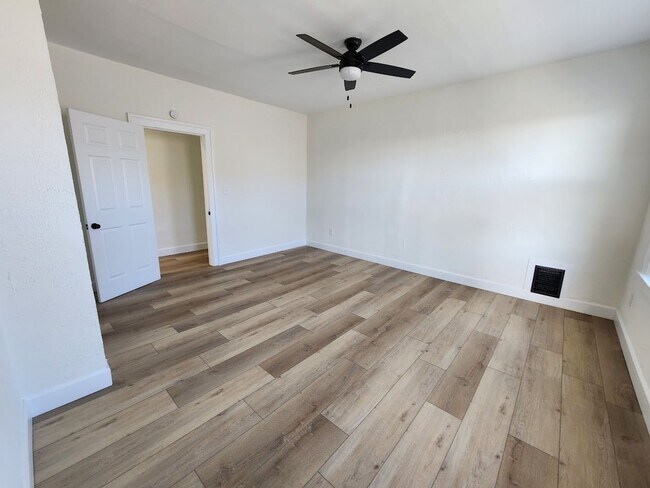 Building Photo - Spacious 4-bedroom house in Hamilton available mid-May