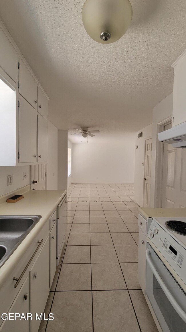 Building Photo - 1405 Cessna Dr