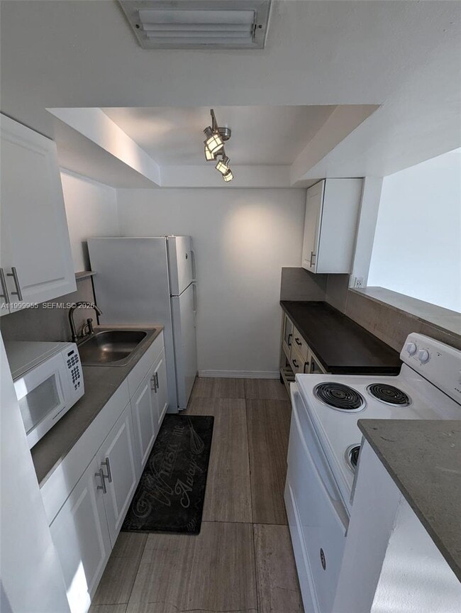 Building Photo - 7360 SW 82nd St