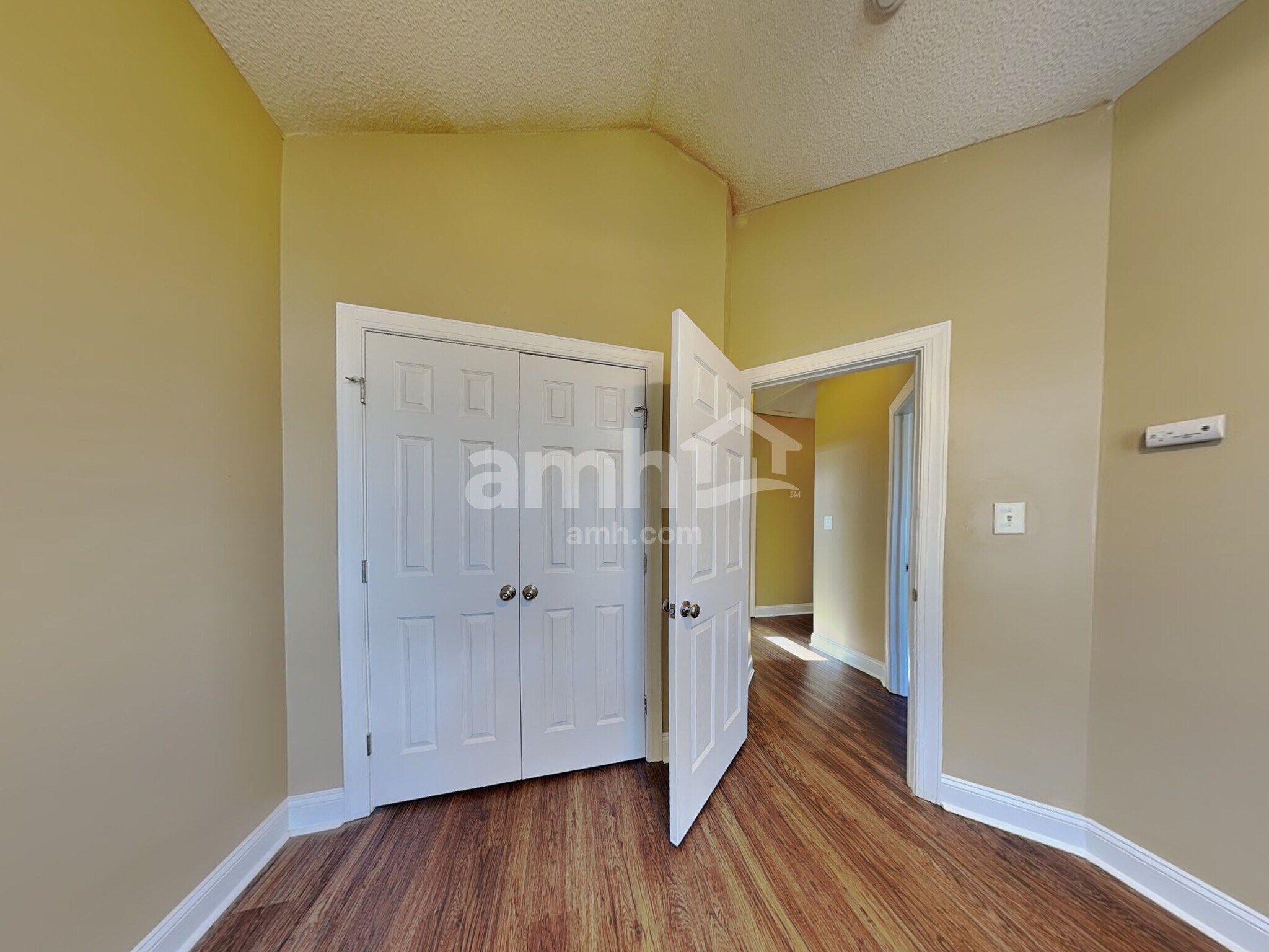 Building Photo - 702 Landing View Dr