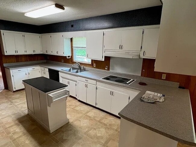 Building Photo - 3609 Sherwood Dr