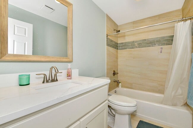 Building Photo - 4-bedroom Gem Near Ft. Carson!