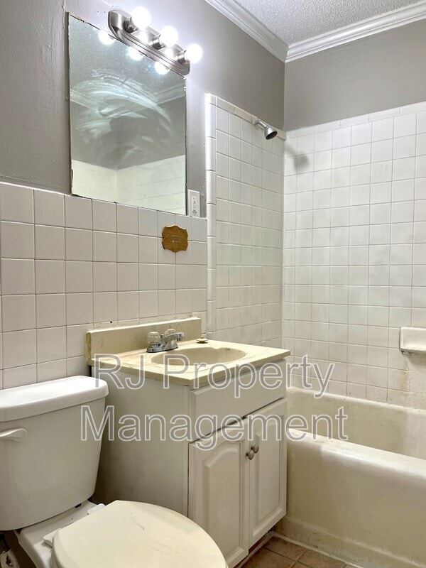 Building Photo - 4095 Chelsea Ave