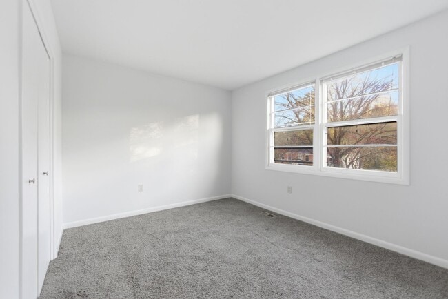 Building Photo - Charming 3 BR/2.5 BA Single-Family Home in...