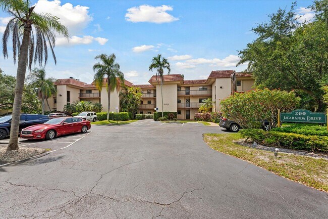 Building Photo - 200 Jacaranda Country Club Dr