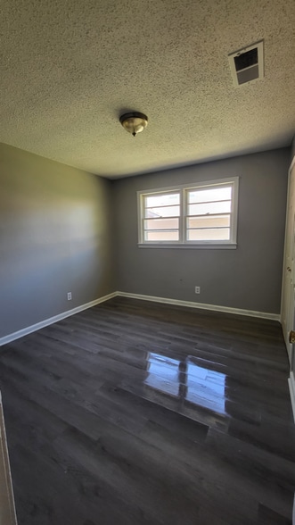 Building Photo - 3070 Ragsdale Dr