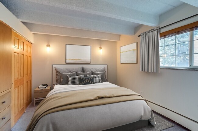 Building Photo - 50 N Clarkson St