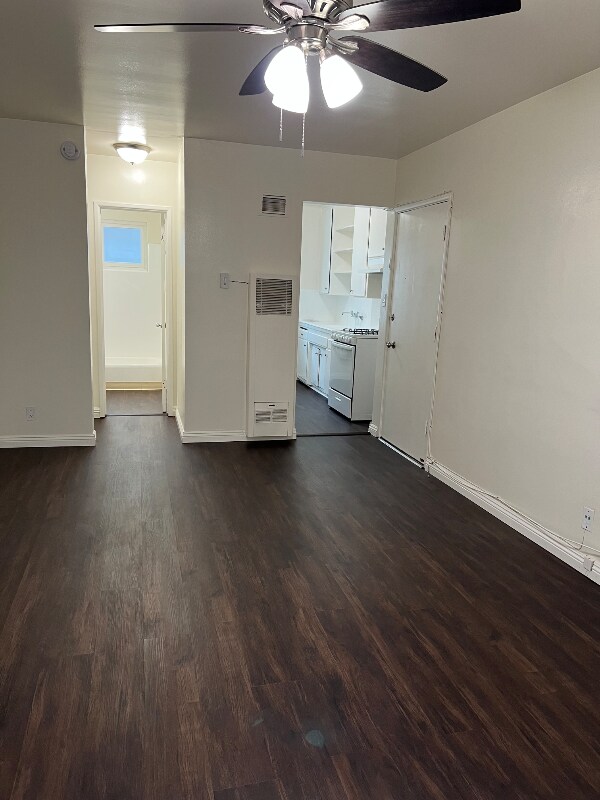 Building Photo - 214 W Maple St