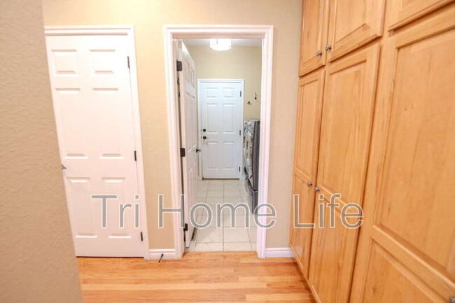 Building Photo - 11033 Grayledge Cir