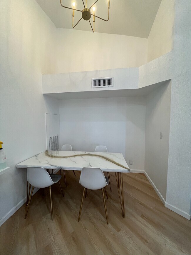 Building Photo - 10301 N 70th St