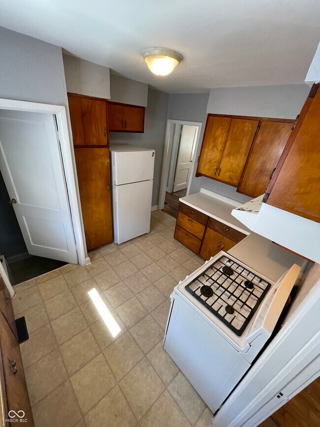 Building Photo - 822 N Emerson Ave