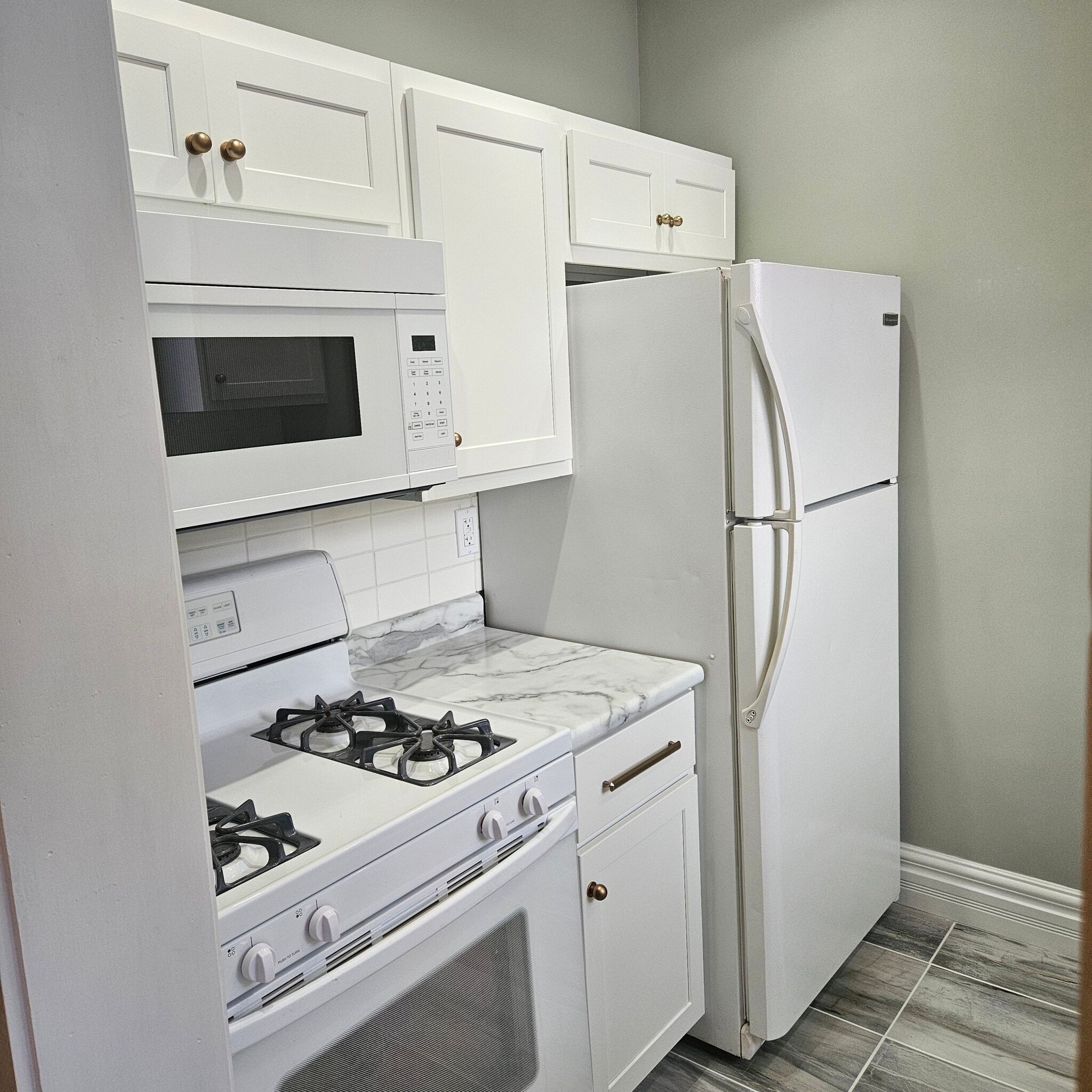 Kitchen - 811 Tyler St