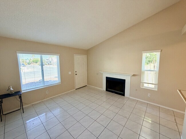 Building Photo - 2036 Orchard Dr