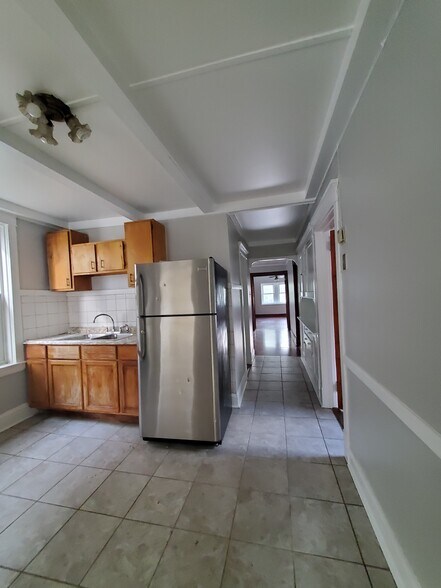 Building Photo - 3535 W Beach Ave