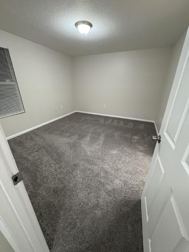 Building Photo - "Spacious 4-Bedroom Home with 2 Full Baths in Prime Tampa Location – 1,560 Sq. Ft. of Comfort!"