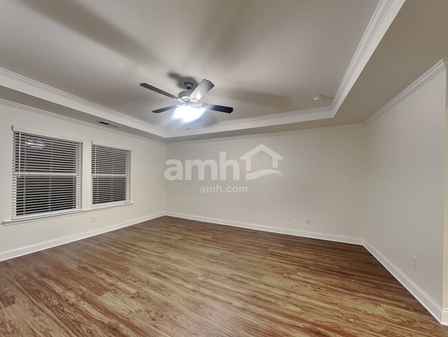 Building Photo - 252 Lake St