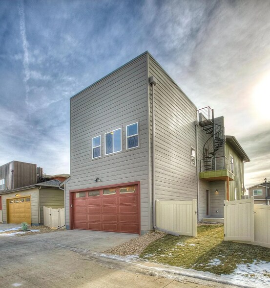 Building Photo - 2132 Saison St